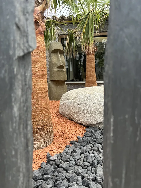 expo grimaud piquets ardoise bouts bruts boule granit et pouzzolane 40 80 3