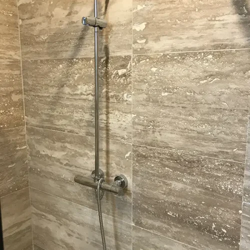 SALLE DE BAIN TRAVERTIN VEIN CUT